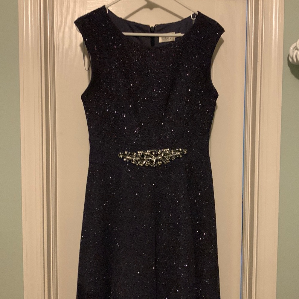 Sparkles abound in this gorgeous cocktail dress.